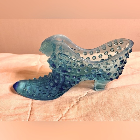 Fenton Cinderella’s lost slipper Glass VTG Hobnail Shades of Blue White w Kitten - Picture 1 of 17